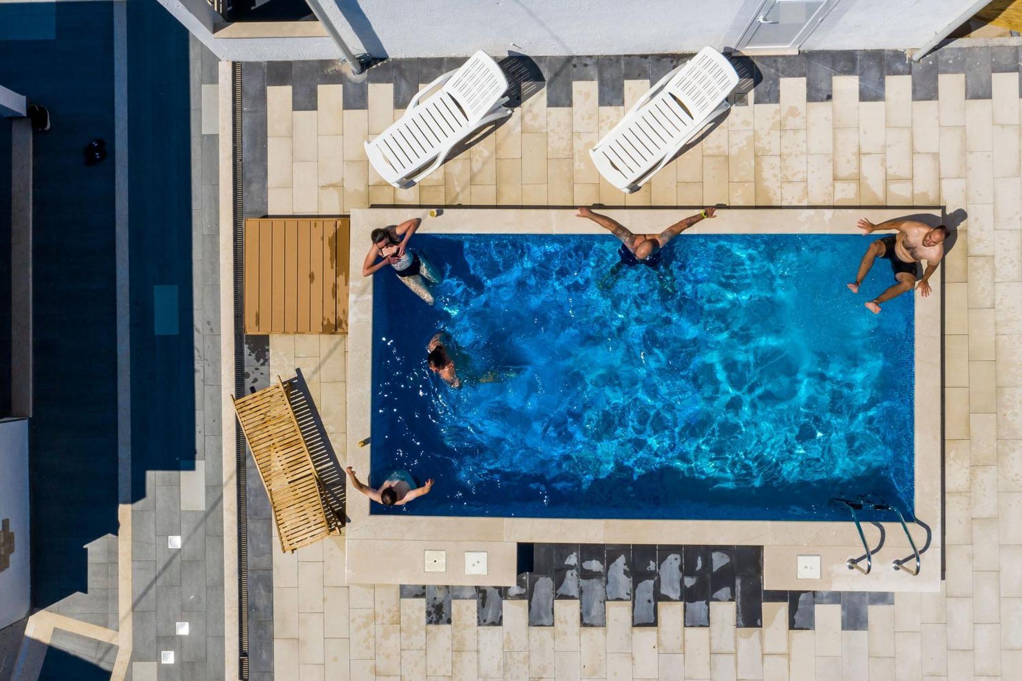 מולונאט Mata Family Apartments מראה חיצוני תמונה