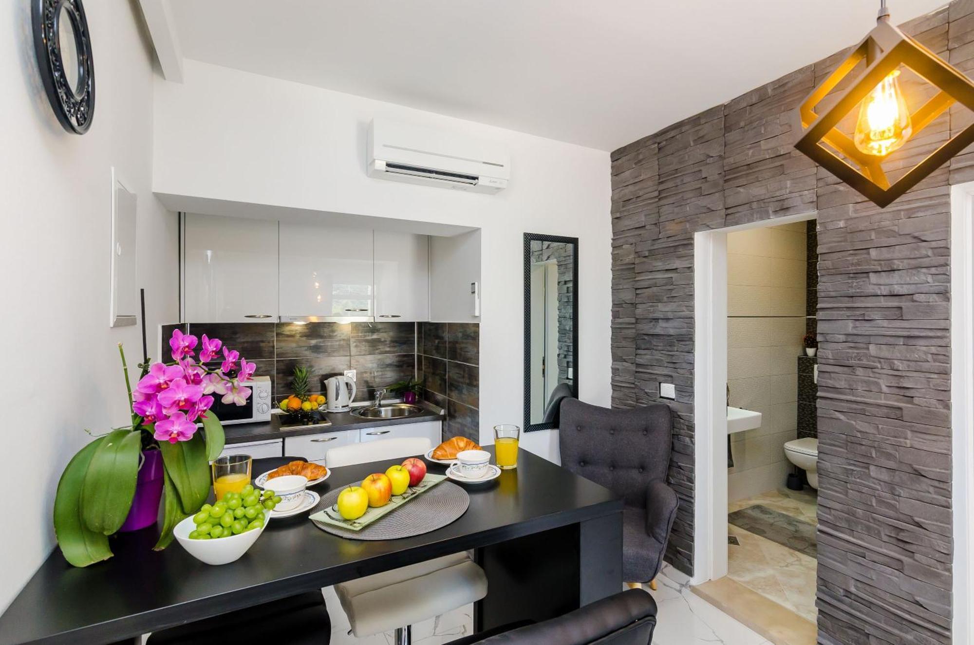 מולונאט Mata Family Apartments מראה חיצוני תמונה