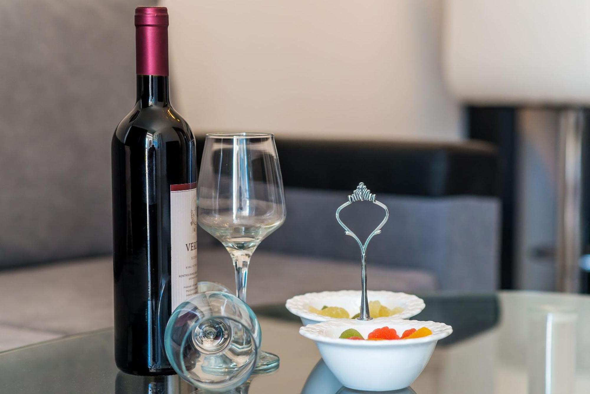 מולונאט Mata Family Apartments מראה חיצוני תמונה